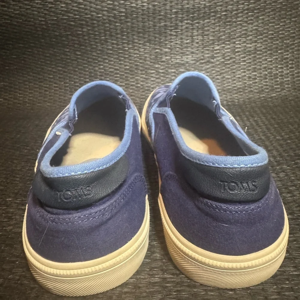 Toms Blue Shark Loafers Comfortable Slip-Ons